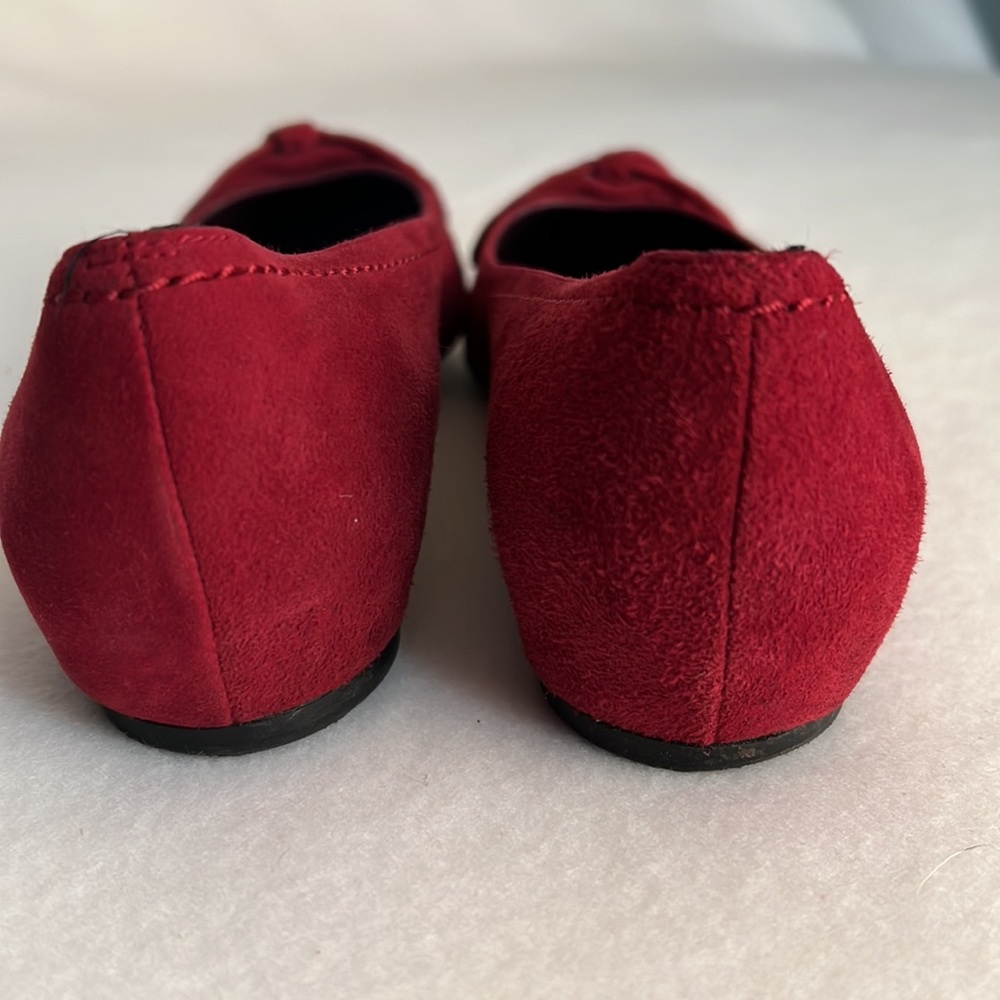 Stuart Weizmann Scarlet Lotrios suede pointy toe flats 6.5M - Picture 4 of 7